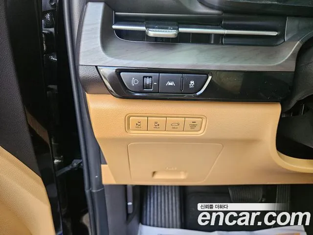 Kia Carnival 2021 thumb 10
