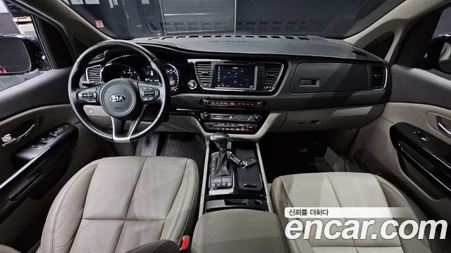 Kia Carnival 2017 thumb 3