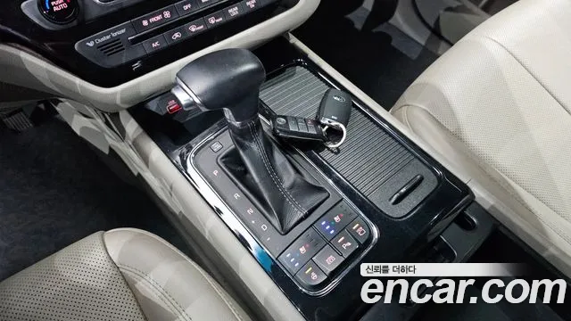 Kia Carnival 2017 thumb 2