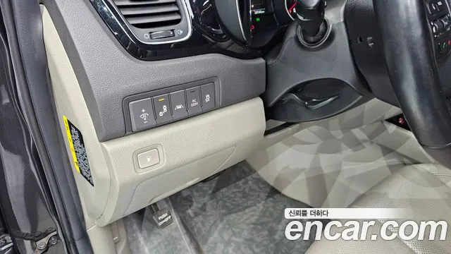 Kia Carnival 2017 thumb 7