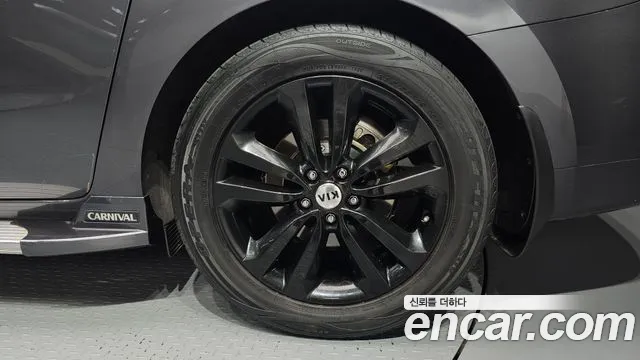 Kia Carnival 2017 thumb 11