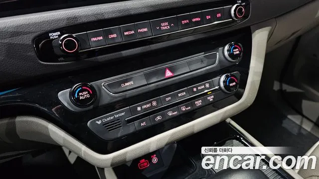 Kia Carnival 2017 thumb 6