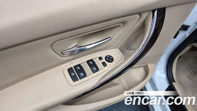 BMW 3 серии 2015 thumb 4