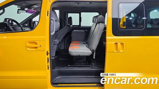 Hyundai Staria 2018 thumb 12