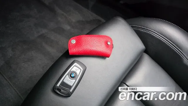 BMW M4 2017 thumb 11