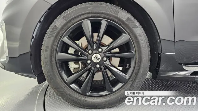 Kia Carnival 2019 thumb 4