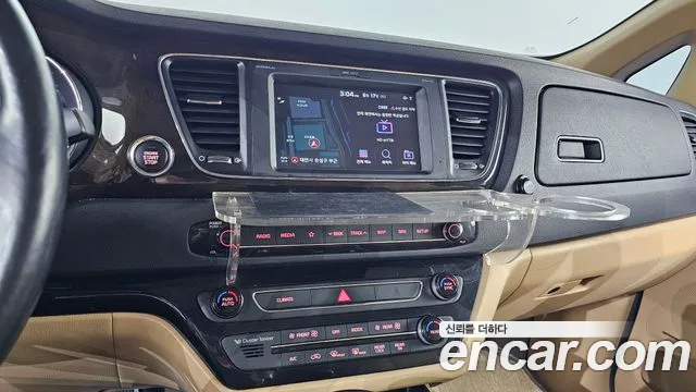 Kia Carnival 2019 thumb 12