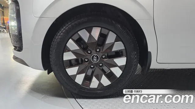 Hyundai Staria 2023 thumb 8
