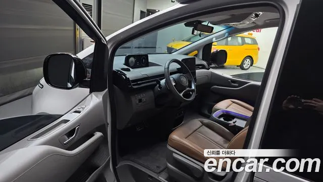 Hyundai Staria 2023 thumb 6