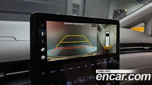 Hyundai Staria 2023 thumb 9