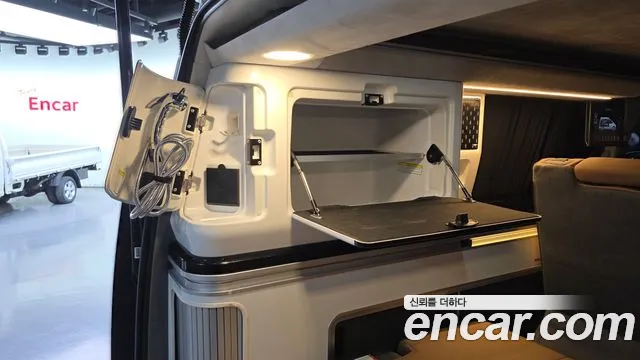 Hyundai Staria 2023 thumb 3