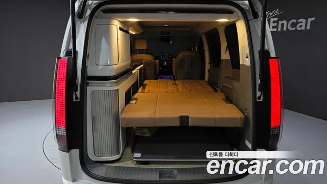 Hyundai Staria 2023 thumb 10
