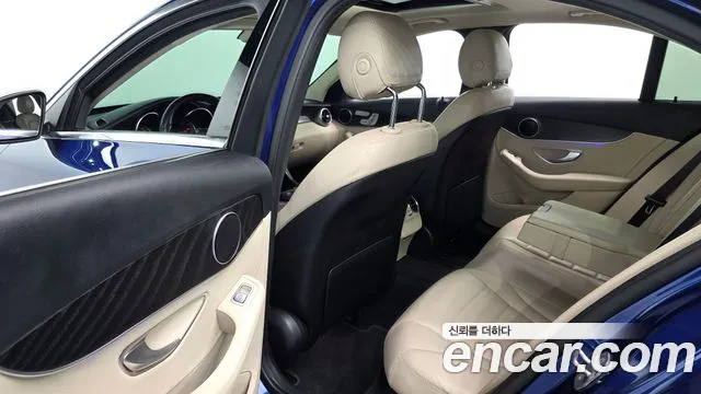 Mercedes-Benz C-Class 2019 thumb 8