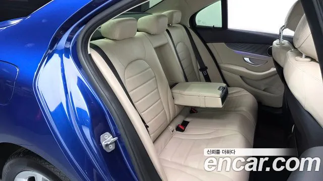 Mercedes-Benz C-Class 2019 thumb 9