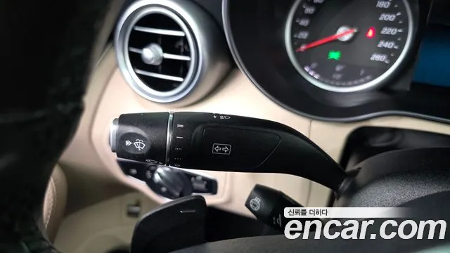 Mercedes-Benz C-Class 2019 thumb 10
