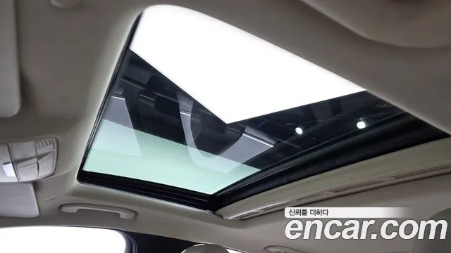 Mercedes-Benz C-Class 2019 thumb 2