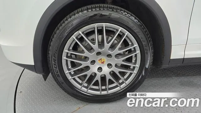 Porsche Cayenne 2016 thumb 12
