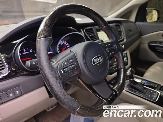 Kia Carnival 2014 thumb 8