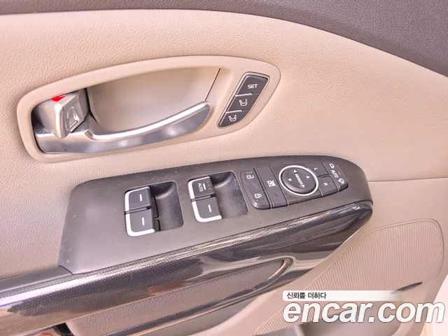 Kia Carnival 2014 thumb 6