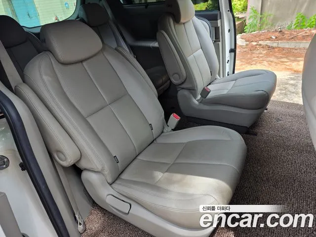 Kia Carnival 2014 thumb 10
