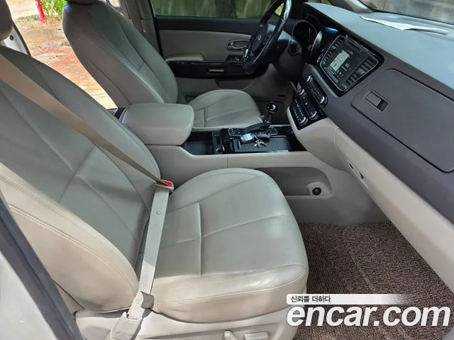Kia Carnival 2014 thumb 12