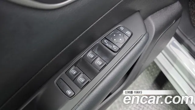 Renault SM6 2016 thumb 10
