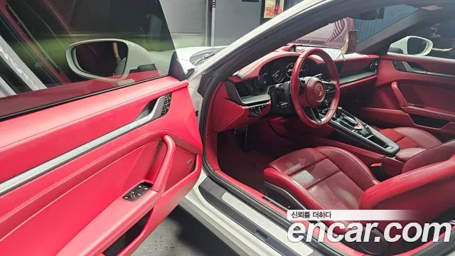 Porsche 911 2022 thumb 3