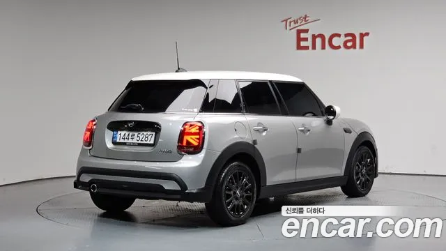 Mini Cooper 2024 thumb 4