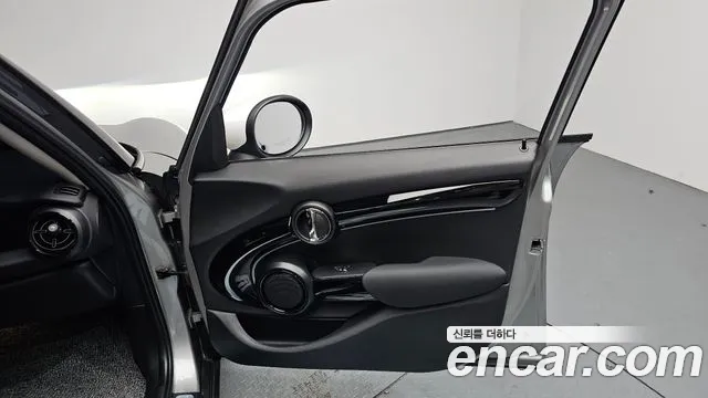 Mini Cooper 2024 thumb 6