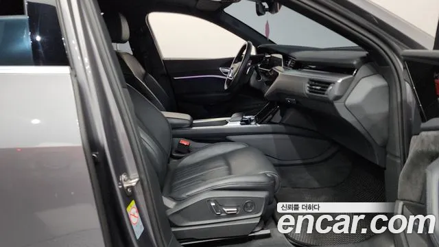 Audi e-tron 2020 thumb 8