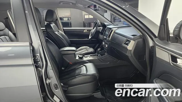 KGM Rexton 2018 thumb 8