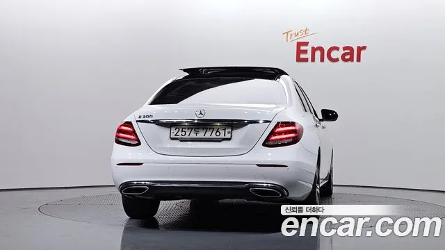 Mercedes-Benz E-Class 2016 thumb 10