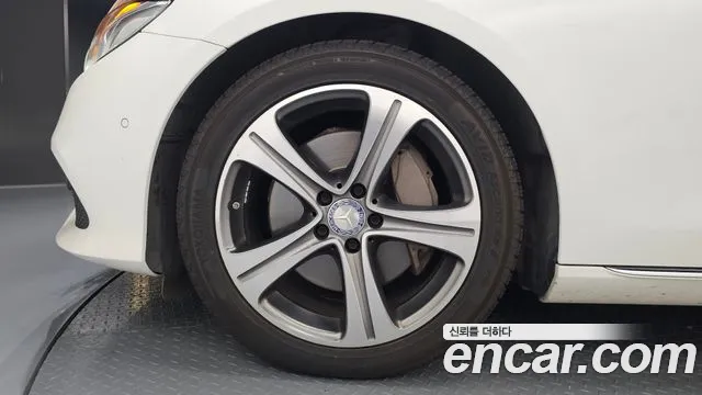 Mercedes-Benz E-Class 2016 thumb 3