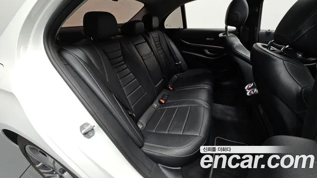 Mercedes-Benz E-Class 2016 thumb 12