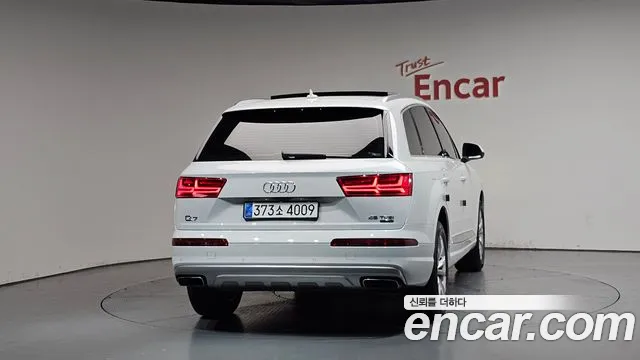Audi Q7 2019 thumb 3