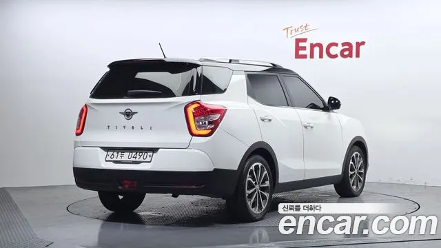 KGM Tivoli Air 2016 thumb 11