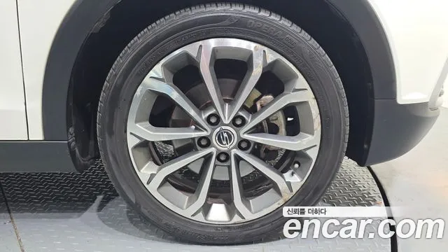 KGM Tivoli Air 2016 thumb 10