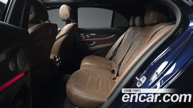 Mercedes-Benz E-Class 2019 thumb 3