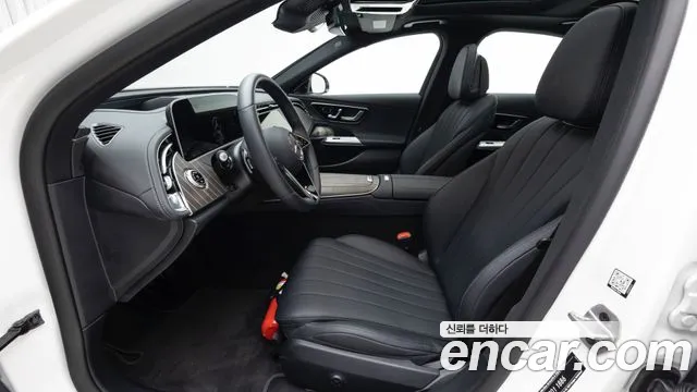 Mercedes-Benz E-Class 2025 thumb 11