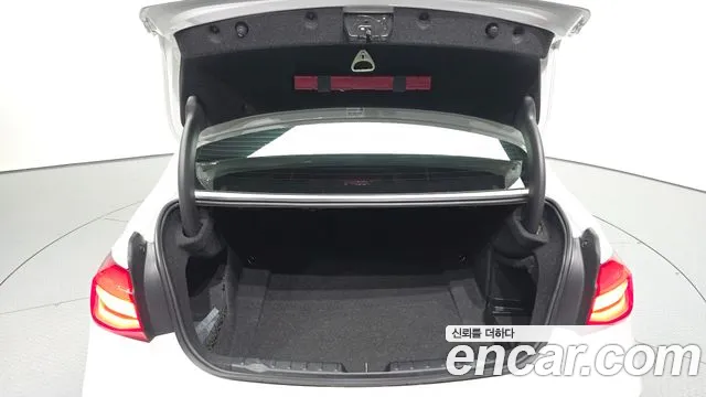 BMW 3 серии 2018 thumb 10
