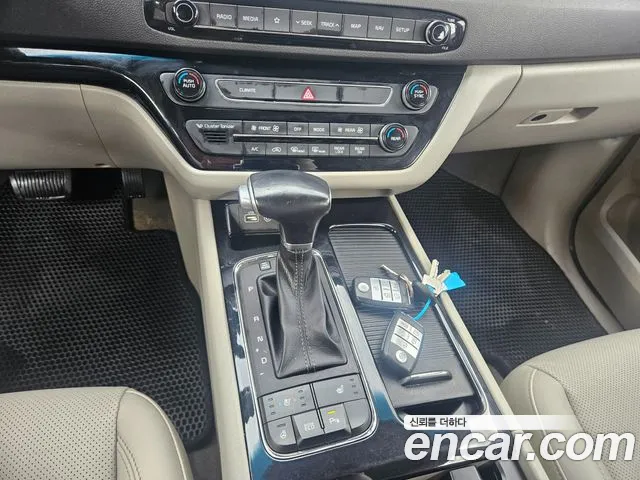 Kia Carnival 2017 thumb 11