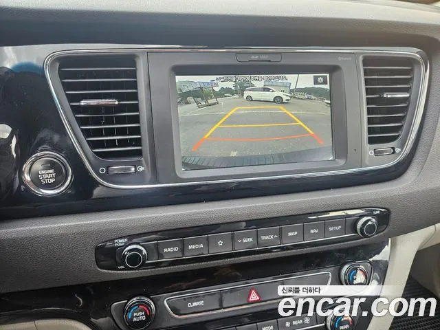 Kia Carnival 2017 thumb 8