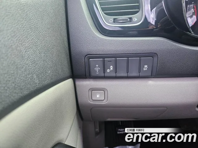 Kia Carnival 2017 thumb 3