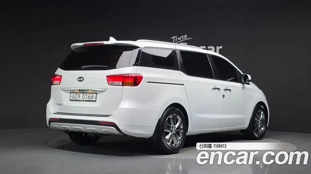 Kia Carnival 2015 thumb 12