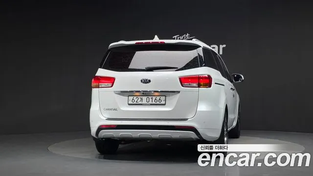 Kia Carnival 2015 thumb 7