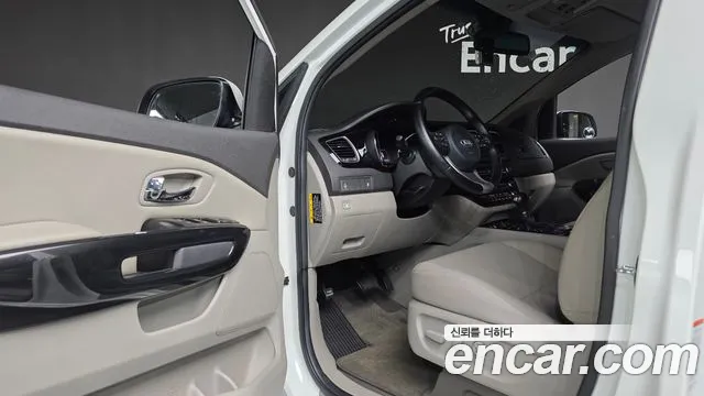 Kia Carnival 2015 thumb 2