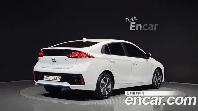 Hyundai Ioniq Hybrid 2016 thumb 12