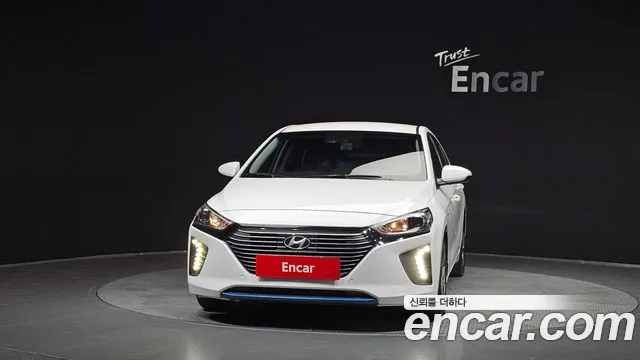 Hyundai Ioniq Hybrid 2016 thumb 9