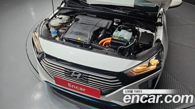 Hyundai Ioniq Hybrid 2016 thumb 11