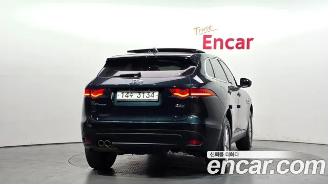 Jaguar F-Pace 2017 thumb 3